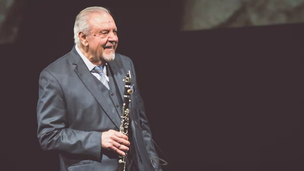 Τζαζ κιθάρα, κλαρίνο και άλλα στο Νιάρχος