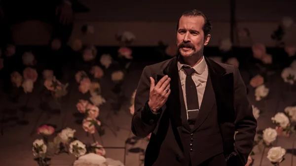 Πέτρας και Βράχων οι επόμενοι σταθμοί της μεγάλης θεατρικής επιτυχίας «Ιστορία χωρίς όνομα» 