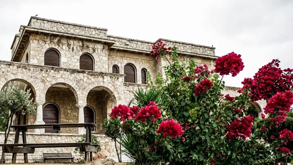 Που διοργανώνει το καλοκαιρινό του φεστιβάλ ο Δήμος Ζωγράφου;