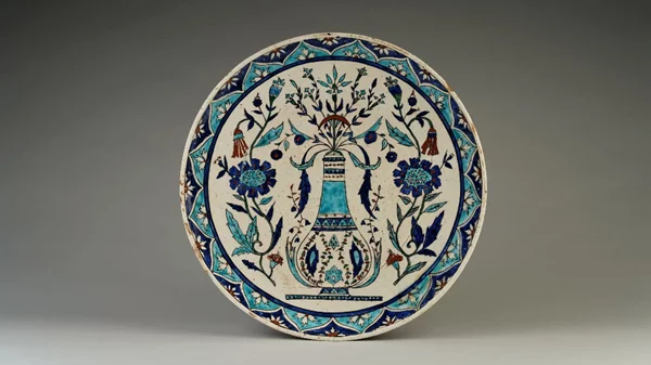 Τα κεραμικά της Κιουτάχειας είναι μια πρώτης τάξεως ευκαιρία να διαβάσουμε την ιστορία πριν τη Μικρασιατική Καταστροφή