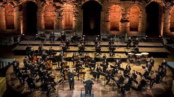 Μουσικά εγκαίνια του Φεστιβάλ Αθηνών …υπό βροχήν με Ζούκερμαν και Μέτα σε γκαλά για τα 30 χρόνια του Μεγάρου