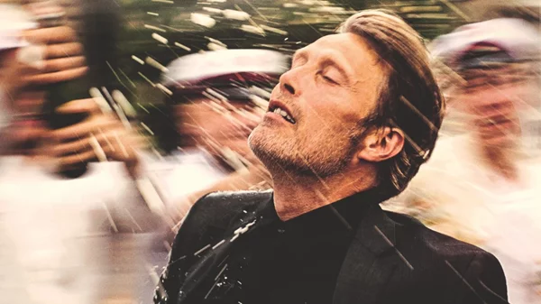 Πίνουμε «Άσπρο Πάτο» με τον Τόμας Βίντερμπεργκ και τον Μαντς Μίκελσεν