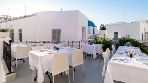 Το S.Pellegrino και το Acqua Panna χαρίζουν τη δροσιά τους στο «Henri G»