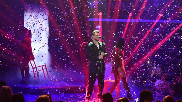 Ο Πάνος Κιάμος εγκαινιάζει τη διασκέδαση αποκλειστικά για εμβολιασμένους στο Posidonio 