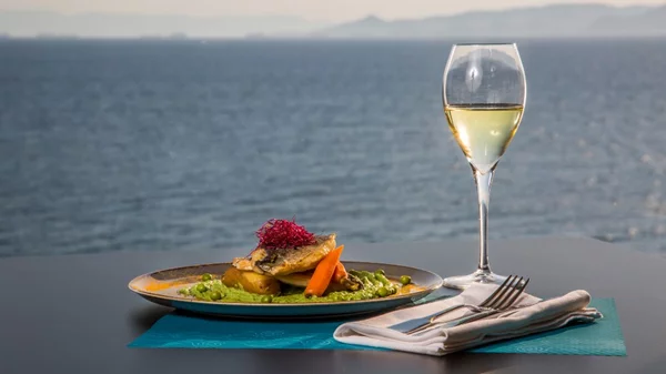 Poseidon Athens Hotel: Και το πλοίο φεύγει...