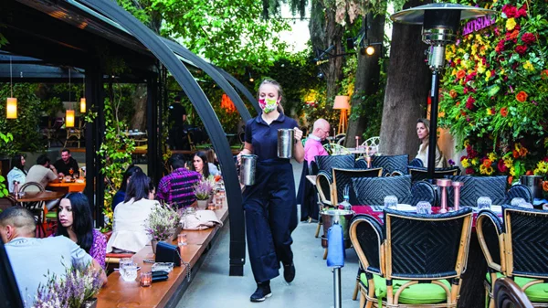 Αποκλειστικά με καθήμενους θα λειτουργούν εστιατόρια, μπαρ και κλαμπ