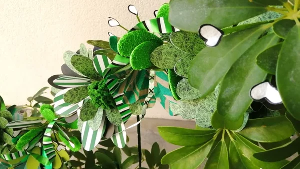 Νάιρα και Εριφύλη, γιατί στήνετε μια pop up έκθεση στα λουλουδάδικα της Βουλής;