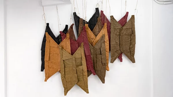 Εγκαίνια Εβδομάδας | Είναι σώματα; Είναι τομάρια; Είναι έργα φτιαγμένα από χαρτί (5-11/7)