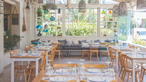 Ψαράδες: Κλασικές γεύσεις σε νέα ρότα