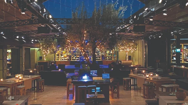 Gazarte: Η ταράτσα του Gazarte πλυμμηρίζει από μουσική