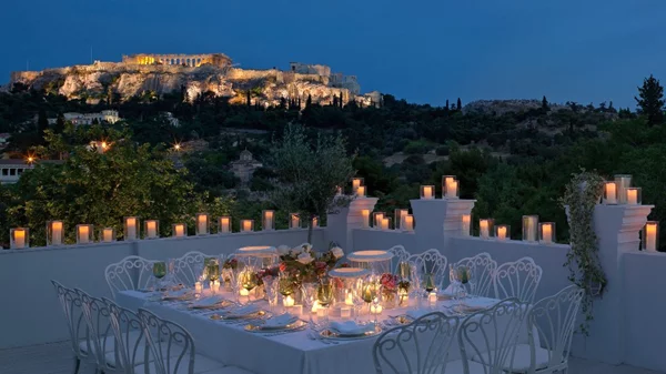 Kuzina: Στην tarazza που ατενίζει την Ακρόπολη