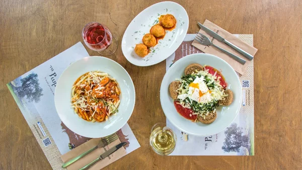 Τα Ρωμανάκια: Για ντάκο και στάκα, όλοι οι δρόμοι οδηγούν στην Αγία Παρασκευή!