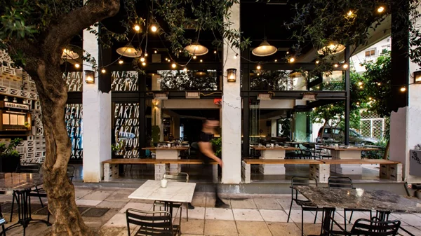 Βρίσκουμε τη γεύση του καλοκαιριού στο Lost Athens