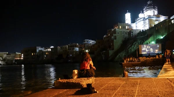 Κασσάνδρα Σελεστίν και Τζέικομπ Μο , γιατί να (ξανα)έρθουμε στη Σύρο φέτος το καλοκαίρι;