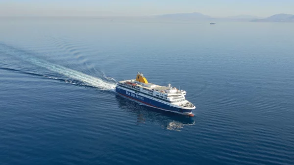 Μόνο με λίγα «κλικ» είμαστε έτοιμοι για ταξίδι με Blue Star Ferries!