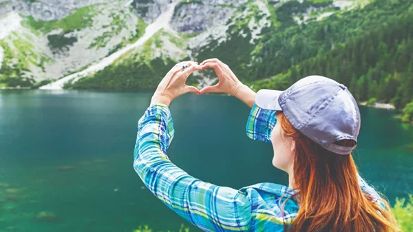 6 tech ταξιδιωτικές τάσεις για το 2023