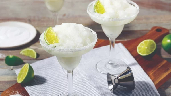 5 κοκτέιλ και τσιμπολόι στην Ίο