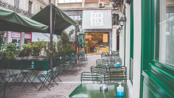 Μοντέρνα γεύση παλιάς Αθήνας στο «Σερσέ λα Φαμ»