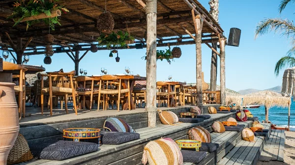 Τρία μπαρ για να μην τελειώσει ποτέ το καλοκαίρι