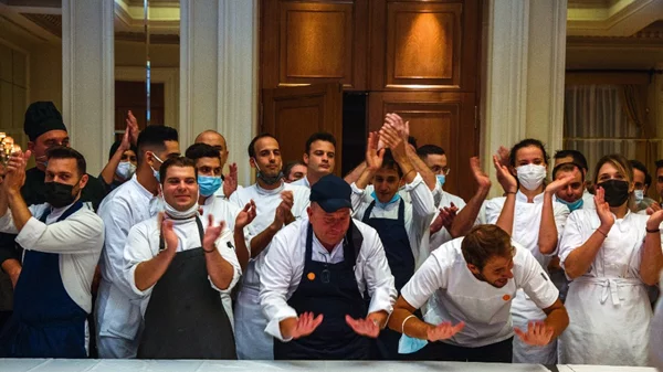 Ο Έκτορας Μποτρίνι και η επαναστατική γαστρονομία του στους Χρυσούς Σκούφους 2021