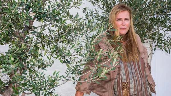 Κυρία Ροκοφύλλου, πώς θα μπορούσε μια Αθηναία να αισθάνεται περισσότερο ασφαλής στην πόλη της; 