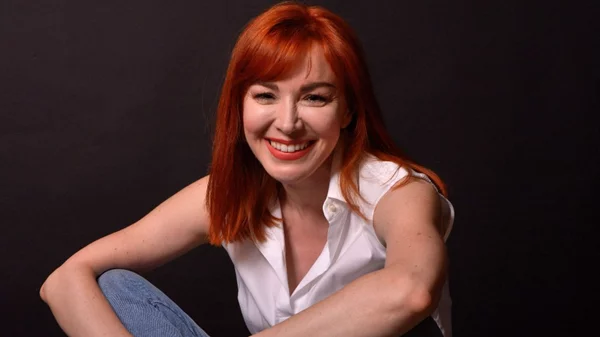 Παυλίνα Βαγιωνή: «Το χαρτί, το μέταλλο, το ξύλο, έχουν φυσικά όρια που δεν μπορείς να τα ξεπεράσεις. Το ψηφιακό υλικό όμως δεν έχει κανένα.» 