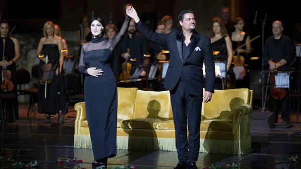 Είδαμε την παράσταση «Μαρία Κάλλας: Επιστολές και αναμνήσεις» στο Ηρώδειο με τη Μόνικα Μπελούτσι