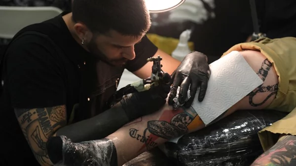 5ο Athens Tattoo Expo: Τα «μηχανάκια» πιάνουν φωτιά στο Παλιό Αμαξοστάσιο του ΟΣΥ