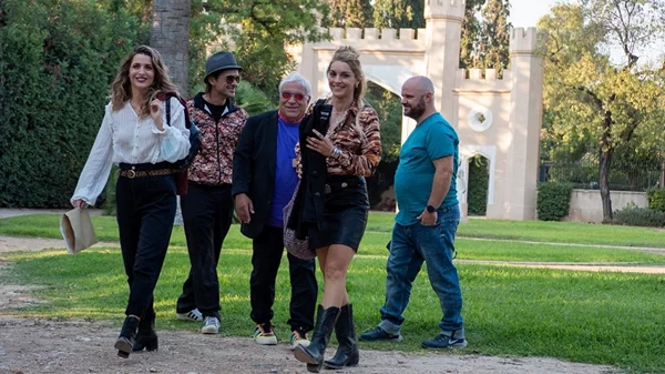 «Αόρατοι» αλλά καθόλου απαρατήρητοι οι ηθοποιοί της νέας σειράς της COSMOTE TV