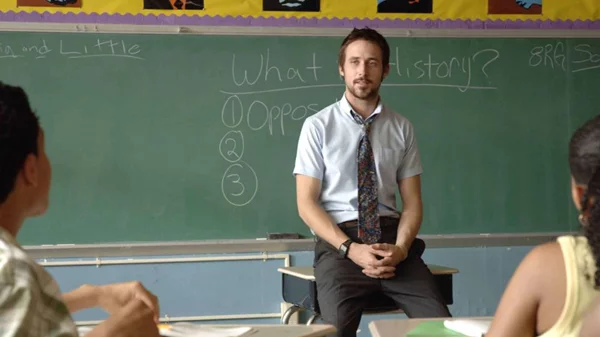 Δύο βιβλία μας μεταφέρουν από τα σχολικά θρανία στις streaming πλατφόρμες