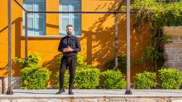 Ηλίας Χατζηχριστοδούλου: «Ας χαθούμε σε μια γειτονιά, όπου το παρελθόν συναντάει ψηφιακά το μέλλον»