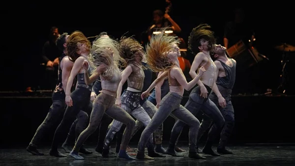 Το Μέγαρο Μουσικής πάλλεται στους ρυθμούς της Κρήτης και του Αντώνη Φωνιαδάκη