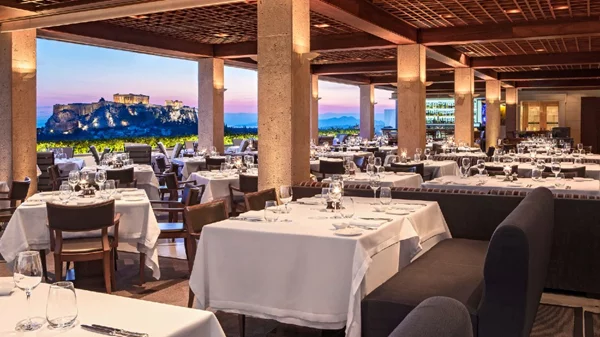 "GB Roof": Παράταση καλοκαιριού με φίνες γεύσεις