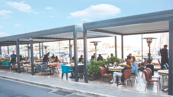 Περπατάμε στο νέο Μικρολίμανο: Τι λένε ο δήμαρχος και οι επιχειρηματίες 