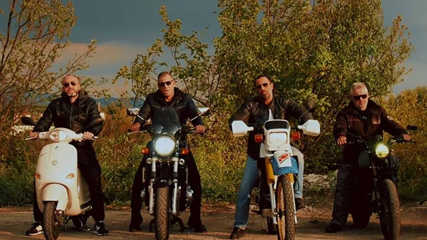 Οι «Ράδιο αρβύλα» έρχονται μαρσάροντας