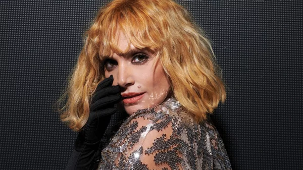 Η Ελεωνόρα Ζουγανέλη live επί σκηνής σε νέο χώρο