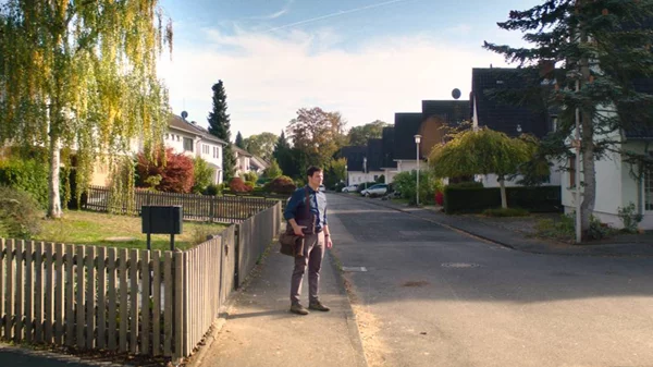 Ο Βίσαρ Μορίνα ενάντια στο τέρας του ρατσισμού στον «Εξόριστο»