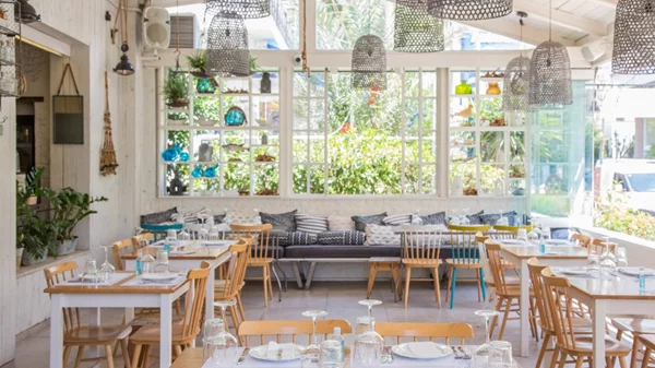 Ψαράδες: Το θαλασσινό φαβορί των Νοτίων Προαστίων ανανεώνεται και εκπλήσσει