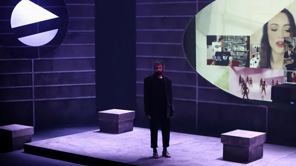 Η παράσταση πρέπει να συνεχιστεί