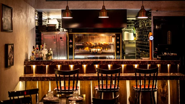 «Spit Jack»: Οι σούβλες της οδού Σκούφου