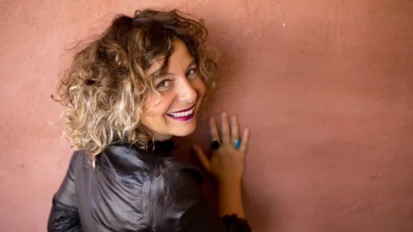 Έλλη Παπακωνσταντίνου: "Είμαι πολύ τοπική και για αυτό είμαι διεθνής"