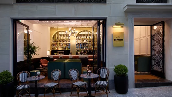 «Villa Brown Ermou Bistrot»: Νέο «Belle Époque» στέκι στην Πετράκη 