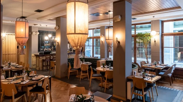 Στα «Τρία Γουρουνάκια» για γεύση Ελλάδας σε σικ περιβάλλον