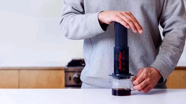 Ο καφές ταξιδεύει: 4 τρόποι να πάρετε μαζί το αγαπημένο σας χαρμάνι 