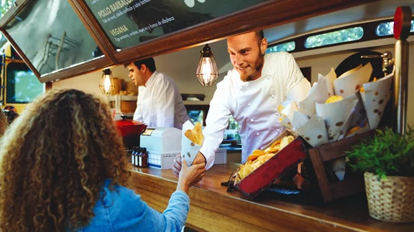 Βερολίνο στο... χέρι: 8 επιλογές για street food αξιώσεων