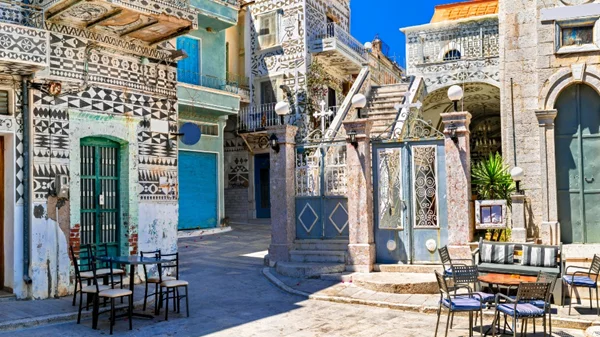 Οδοιπορικό στη Χίο: Το πιο νόστιμο γλυκό τριαντάφυλλο, τα παραμυθένια χωριά και τα ζεστά χαμόγελα των ντόπιων