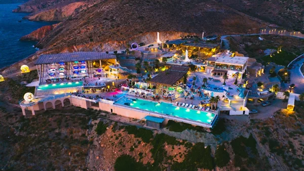 Οι Fideles «χορεύουν» το Pathos