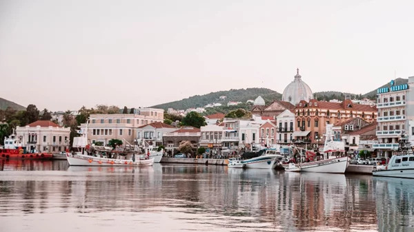 Τα πολλά και συναρπαστικά πρόσωπα της Λέσβου