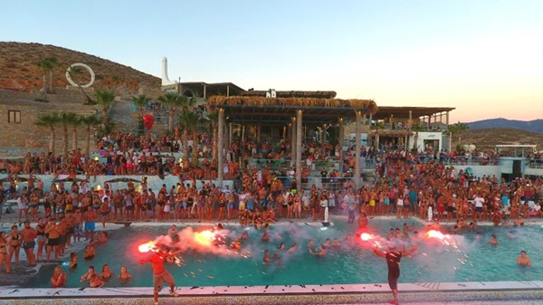 Οι Mind Against καταλαμβάνουν το "Pathos"