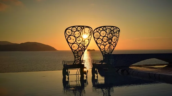 Επόμενος σταθμός: «Pathos» 